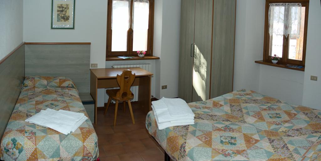 Casa Vacanze Ca' De Val Campodolcino Δωμάτιο φωτογραφία